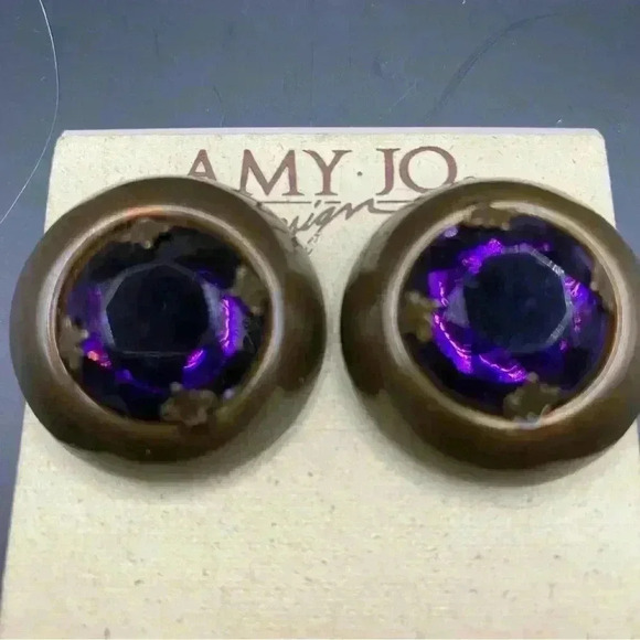 VGT AMY JO New York Signed Earrings Purple Rhinestone Gold-tone Back Clip-on - Picture 1 of 11